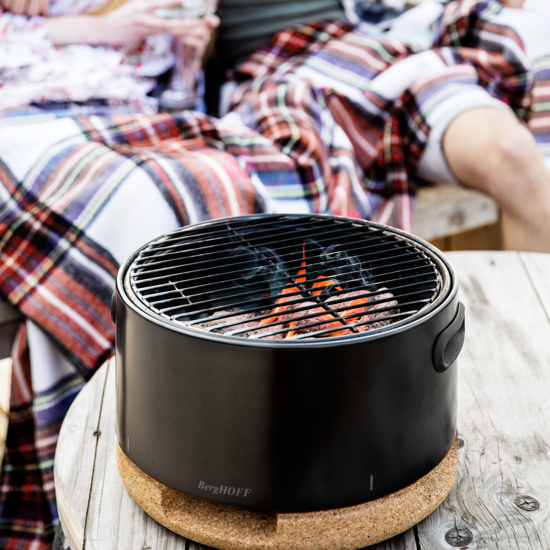 BergHOFF Table BBQ - Portable Charcoal Grill with Adjustable Airflow Lid, Ideal for Garden, Park or Balcony